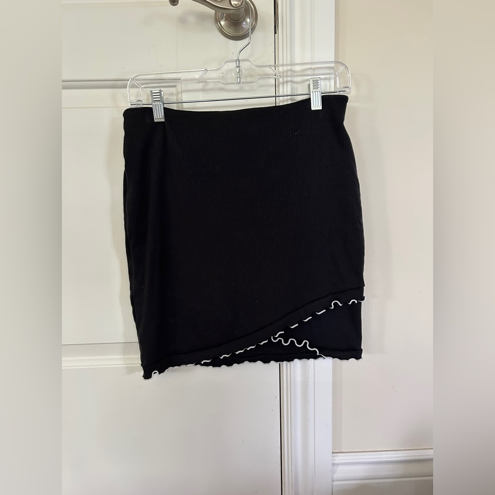 Aritzia black ribbed mini skirt with white detailing size m